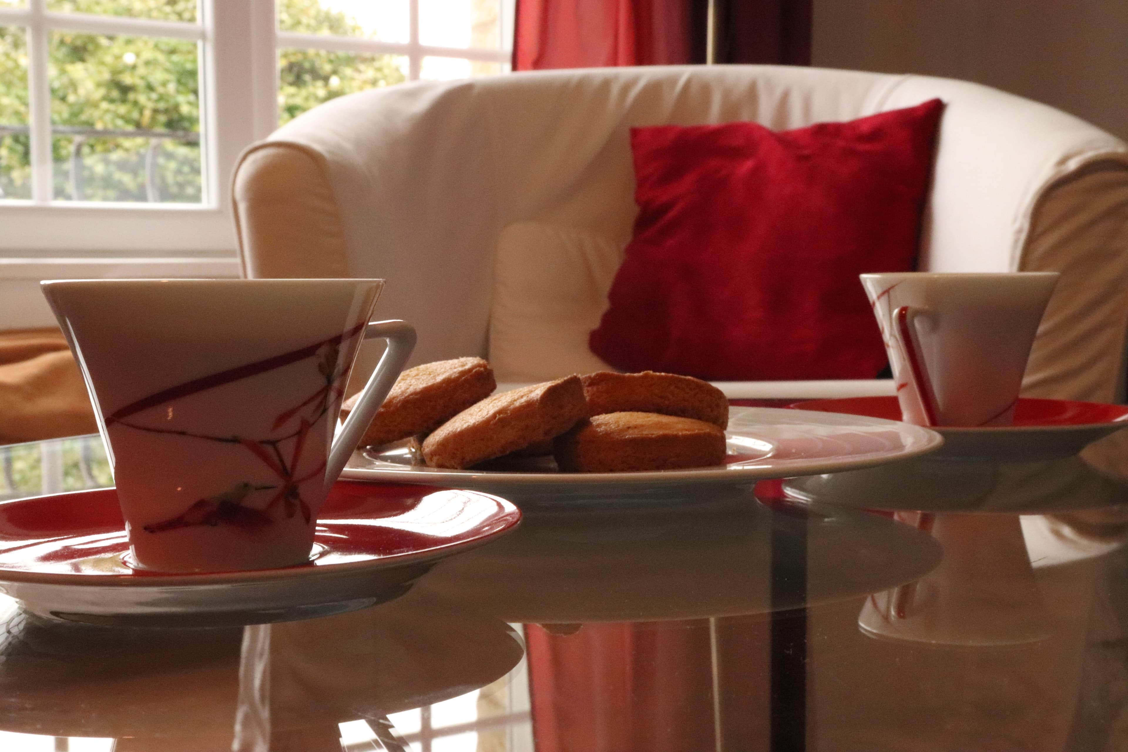 Rencontre autour d'un café pour discuter du projet de biographie