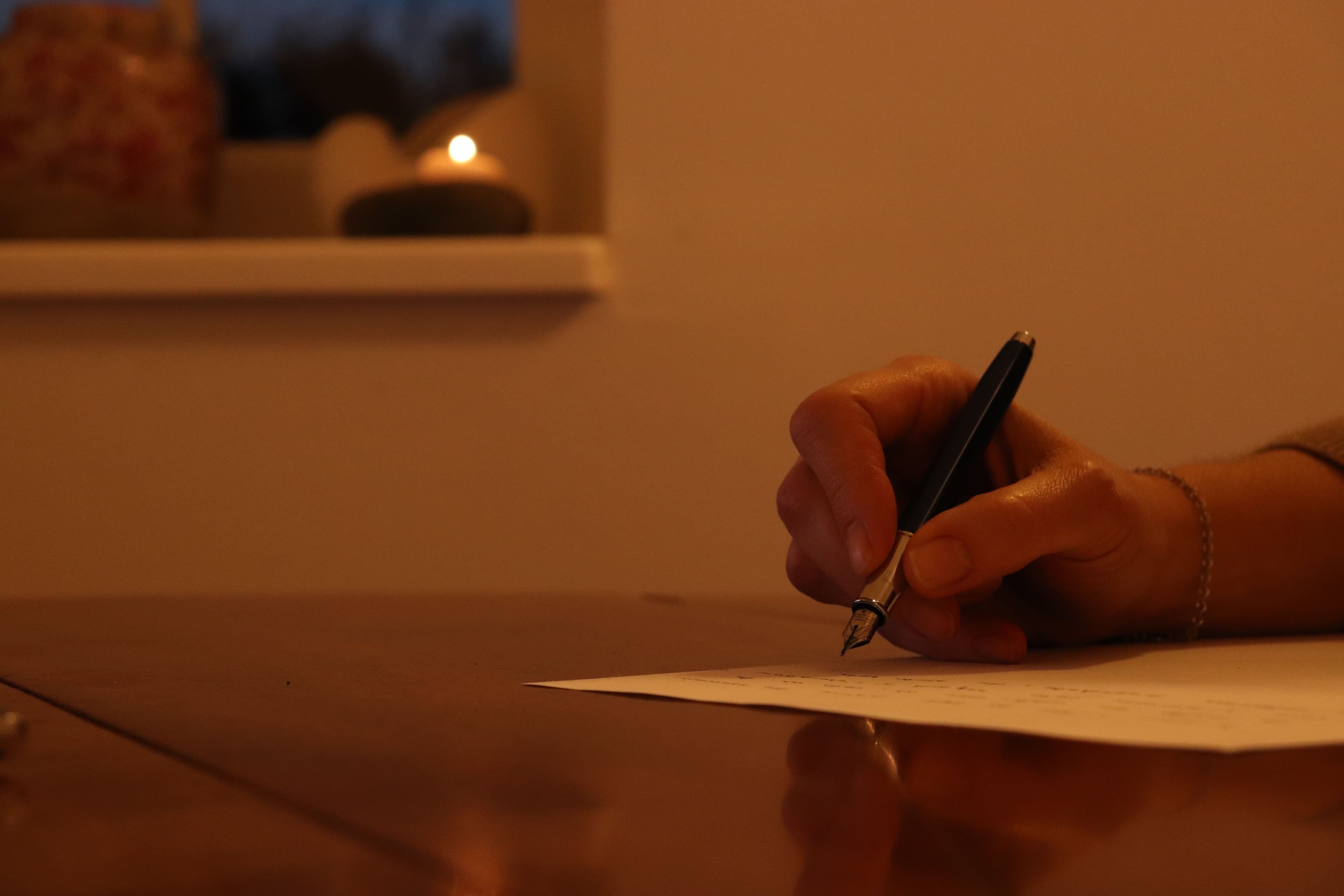 Journal intime écrit à la main - Illustration biographie familiale